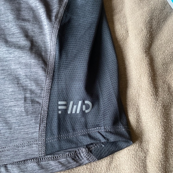 Activewear tshirt - Picture 3 of 4